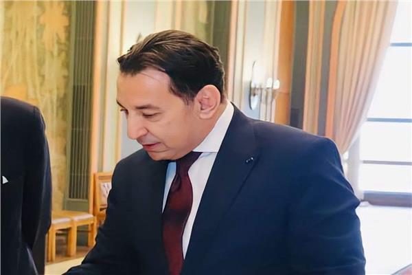 السفير أشرف منير