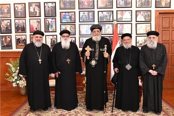 البابا تواضروس يستقبل اللجنة 