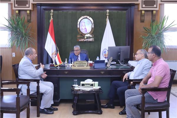جامعة جنوب الوادى تشارك فى ملتقى التعليم فى قنا بين الواقع والمأمول