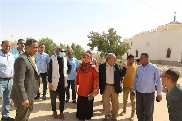 نائب محافظ الوادي الجديد تعقد إجتماعًا مع لجنة التميز الحكومي بباريس