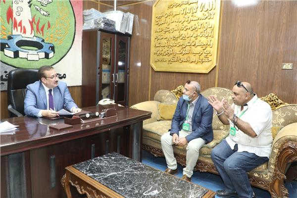 محافظ المنوفية خلال لقائه بالمواطنين