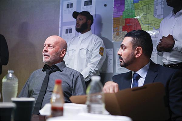 محمد كريم وبروس ويلز فى لقطة من فيلم «a day to die» 