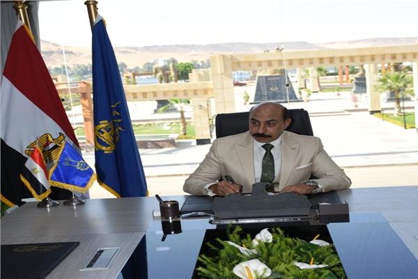  اللواء أشرف عطية محافظ أسوان