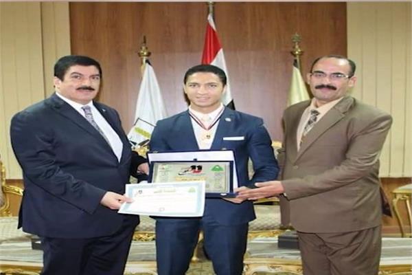 عمرو الشريف باحث سجل 8 براءات اختراع 