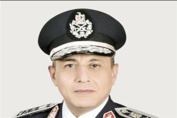الفريق محمد عباس حلمى وزير الطيران
