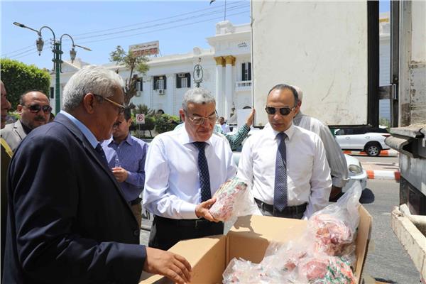 محافظ المنيا يشهد استلام الدفعة الثانية من اللحوم المخصصة للأسر الأولى بالرعاية