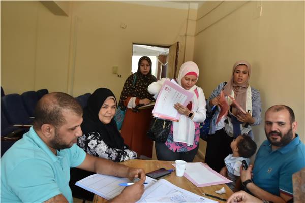 جانب من الكشف الطبي للطلاب بكلية التربية