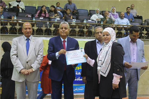 ختام المرحلة الثانية من الدورة السادسة بجامعة الطفل بجامعة جنوب الوادي