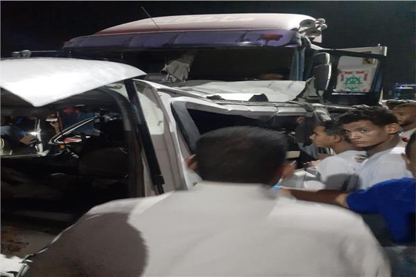 حادث تصادم سيارة ميكروباص