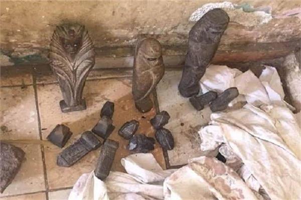 التنقيب الآثار بمحيط معبد إسنا