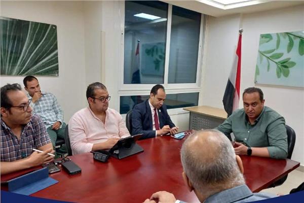 رئيس هيئة الرعاية الصحية يتفقد غرفة العمليات المركزية 