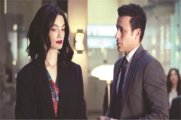 تارا عماد فى مشهد من مسلسل «سوتس بالعربى»
