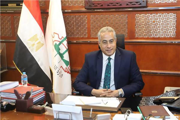 وزير القوى العاملة حسن شحاتة