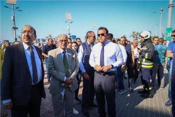 وزير الصحة يتابع تقديم الخدمات الطبية في حريق كارفور 