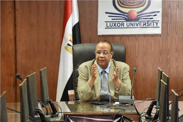الدكتور حمدي محمد حسين، رئيس جامعة الأقصر