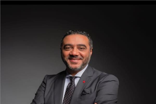 أيمن عصام رئيس قطاع العلاقات الخارجية والشئون القانونية بفودافون مصر