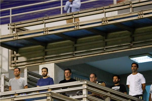 فيتوريا و جهاز الأولمبي يحضران مباراة سيراميكا و بيراميدز في الدوري