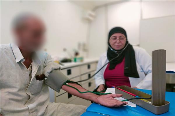 قافلة طبية تعالج 2526 مواطن بالمجان  بالشرقية
