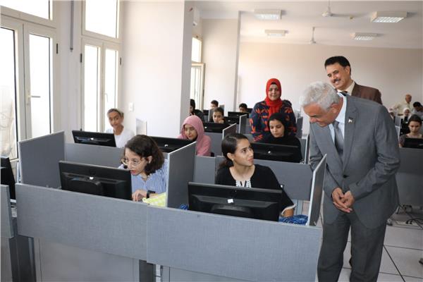 رئيس جامعة المنوفية يتفقد اختبارات "أشبال مصر الرقمية" بكلية الذكاء الاصطناعي 