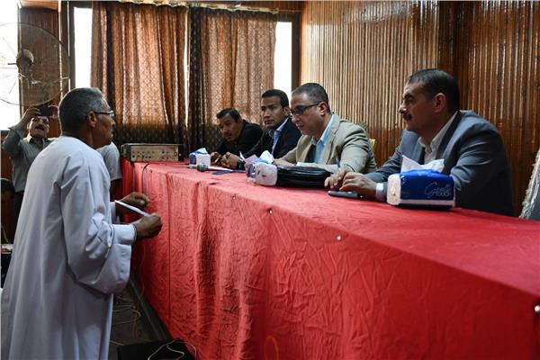 محافظ الفيوم يلتقي مواطني طامية لتلقى شكواهم وتلبية مطالبهم 