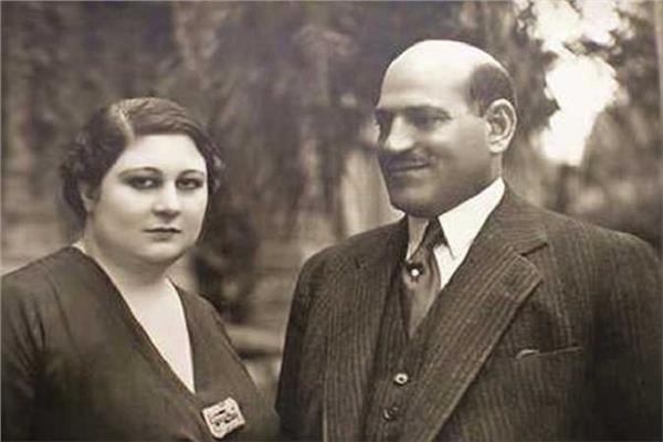مصطفى النحاس باشا وحرمه 