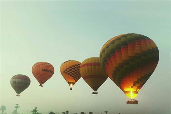  رحلات البالون الطائر 