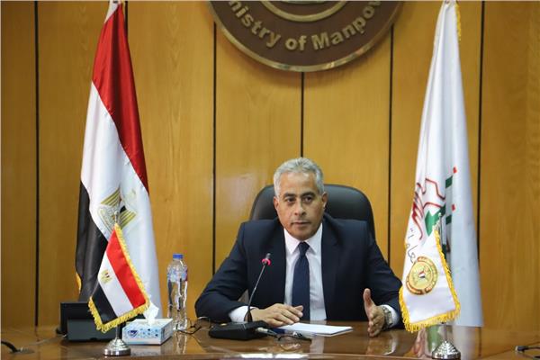 حسن شحاته وزير القوى العاملة