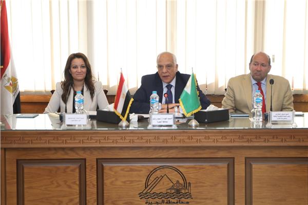 محافظ الجيزة يترأس اجتماع اللجنة التنفيذية للمبادرة الوطنية للمشروعات الخضراء الذكية بالجيزة