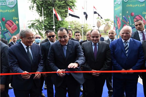 رئيس الوزراء يفتتح معرض أهلا مدارس