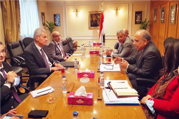 جانب من لقاء وزير قطاع الأعمال مع رئيس هيئة الشراء الموحد 