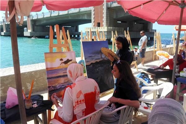 ول معرض فني على شاطئ ستانلي