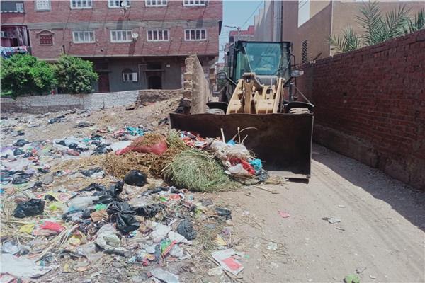 تنفيذ حملات نظافة ورفع القمامة والمخلفات بقرى أسيوط
