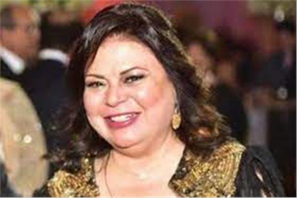 ماجدة زكى مع الأطفال فى «صاحب الظل الطويل»