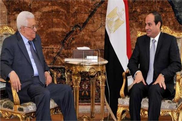 الرئيس المصري عبد الفتاح السيسي ونظيره الفلسطيني محمود عباس