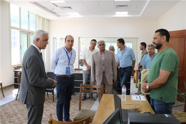 رئيس جامعة المنوفية خلال الجولة