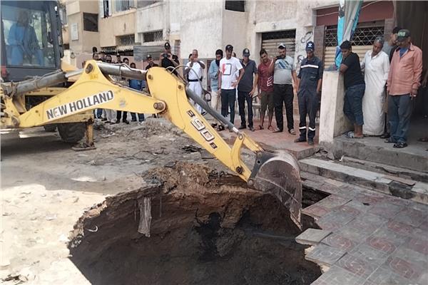 هبوط أرضي مفاجئ باكبر شوارع مطروح 