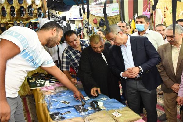 محافظ الفيوم يفتتح معرض "أهلاً مدارس"