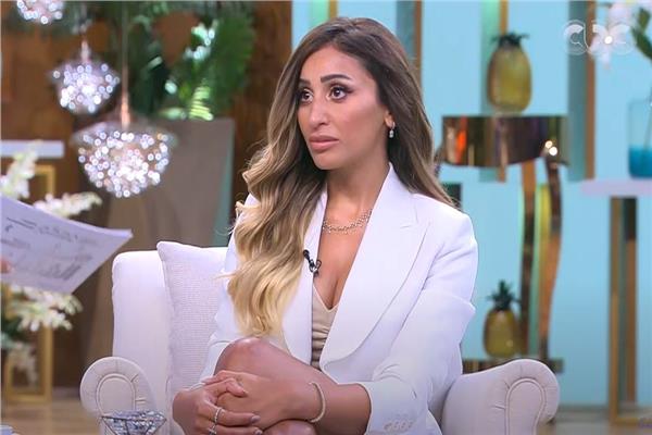 الفنانة دينا الشربيني