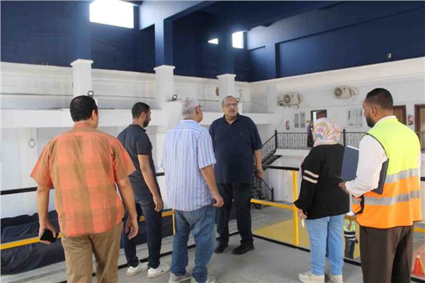 رئيس شركة مياه الشرب والصرف الصحى خلال الجولة