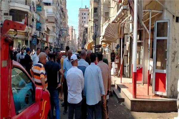  انهيار بلكونة بالدور الثانى فى أحد العقارات القديمة 