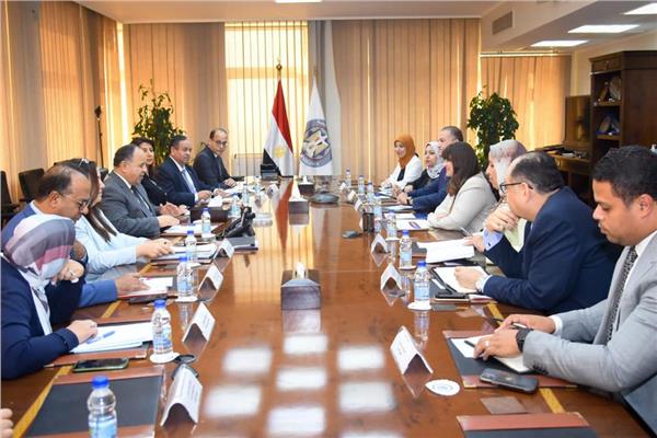 وزيرة الهجرة تلتقي وزير المالية