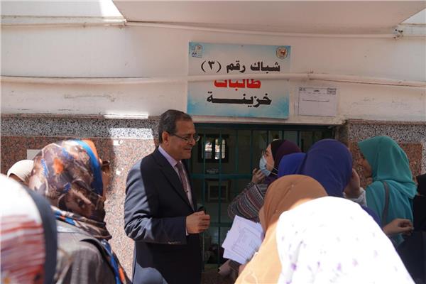 الدكتور مصطفى عبدالخالق  رئيس جامعة سوهاج