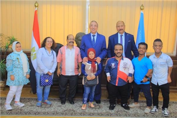 محافظ الإسكندرية: خدمات وإمتيازات جديدة لصالح قصار القامة والأقزام  