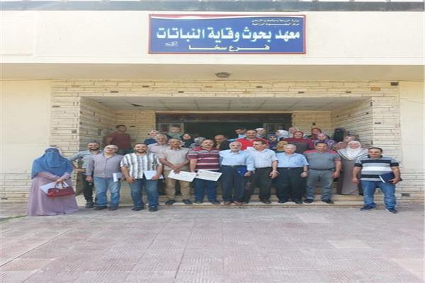 الزراعة تنظم برامج تدريبية لمكافحة الافات 