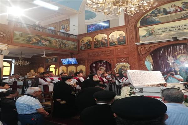 سكرتير المجمع المقدس يتراس صلوات تجنيز القمص أبرآم ميخائيل بوادي حوف