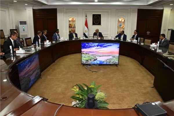 وزير الإسكان خلال اللقاء
