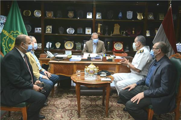 محافظ القليوبية خلال الاجتماع