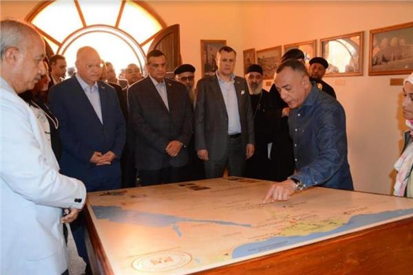 محافظ القاهرة خلال الجولة 
