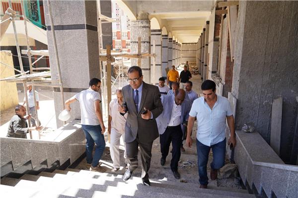 رئيس جامعة سوهاج يتفقد تشطيبات مبني المعامل الطبية
