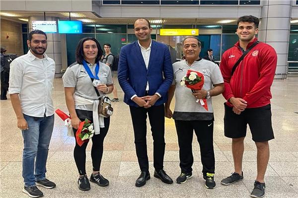 استقبال سمر حمزة عقب وصولها مطار القاهرة